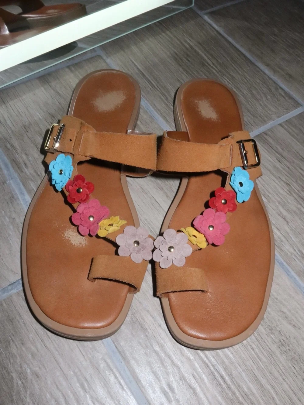 Avellini Made in Italy Tan Suede Floral Toe-Ring Sandals
